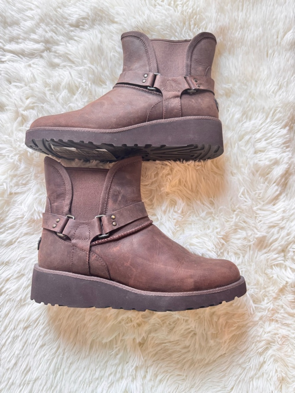 UGG Glen Women’s Brown Leather Ankle Boots